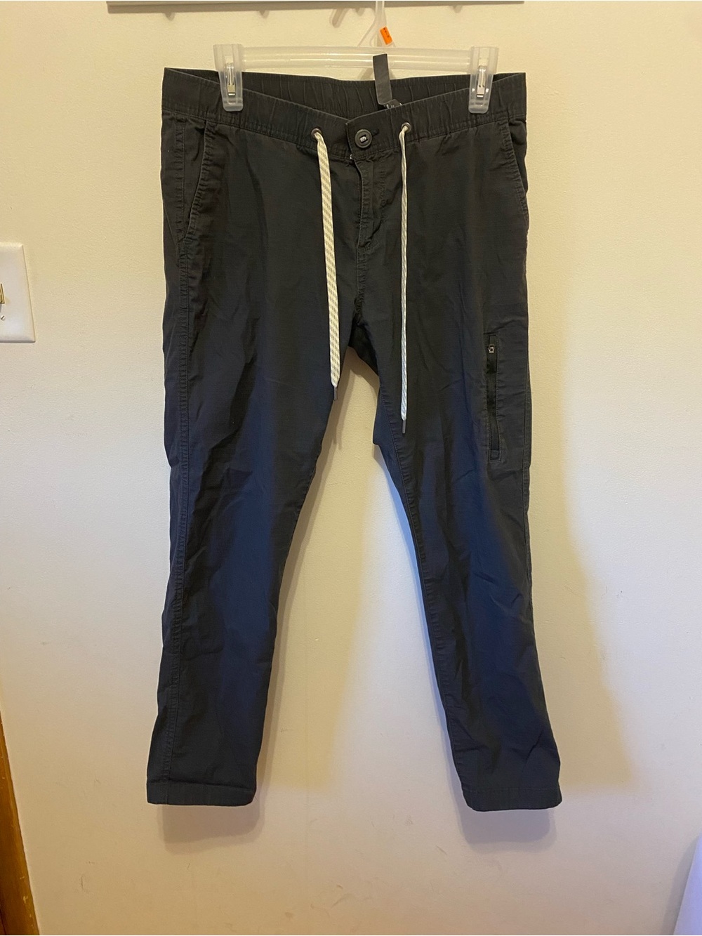 Vuori The Rise The Shine size medium charcoal gray pants